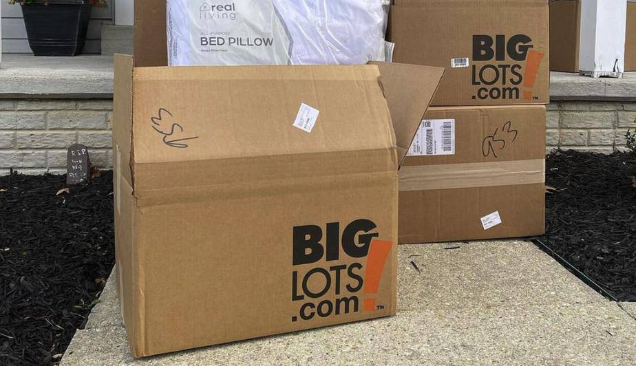 Do You Tip Big Lots Furniture Delivery Guys?
